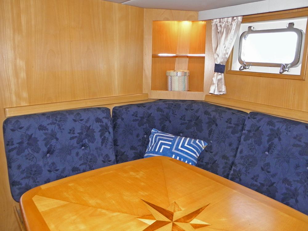 Aft cabin, Accommodation